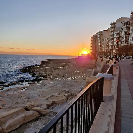 Cosy Penthouse With Bbq Appartement Sliema